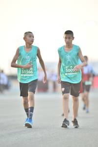 BIB: 500, 51566
                            <button type="button" onclick="openModal(10520802)" class="btn btn-primary btn-sm float-right btn-popup" data-toggle="modal" data-target=".modal-high-quality">
                        <i class="fas fa-shopping-cart"></i> Add to Cart
                    </button>
                                            <button type="button" onclick="isThisMe(10520802, true)" class="btn btn-success btn-sm float-right btn-popup btn-isme hidden" data-toggle="tooltip" data-placement="bottom" title="นี่คือรูปของคุณใช่ไหม คลิกที่นี่เพื่อเอาเข้าอัลบั้ม">
                        <i class="fas fa-plus"></i> Add to album
                    </button>
                    <button type="button" onclick="isThisMe(10520802, false)" class="btn btn-warning btn-sm float-right btn-popup btn-isnotme hidden">
                        <i class="fas fa-ban"></i> Remove from album
                    </button>