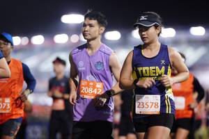 BIB: 20842, 23578
                            <button type="button" onclick="openModal(10840513)" class="btn btn-primary btn-sm float-right btn-popup" data-toggle="modal" data-target=".modal-high-quality">
                        <i class="fas fa-shopping-cart"></i> Add to Cart
                    </button>
                                            <button type="button" onclick="isThisMe(10840513, true)" class="btn btn-success btn-sm float-right btn-popup btn-isme hidden" data-toggle="tooltip" data-placement="bottom" title="นี่คือรูปของคุณใช่ไหม คลิกที่นี่เพื่อเอาเข้าอัลบั้ม">
                        <i class="fas fa-plus"></i> Add to album
                    </button>
                    <button type="button" onclick="isThisMe(10840513, false)" class="btn btn-warning btn-sm float-right btn-popup btn-isnotme hidden">
                        <i class="fas fa-ban"></i> Remove from album
                    </button>