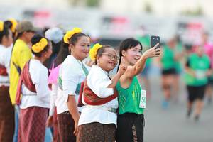 BIB: 
                            <button type="button" onclick="openModal(10500927)" class="btn btn-primary btn-sm float-right btn-popup" data-toggle="modal" data-target=".modal-high-quality">
                        <i class="fas fa-shopping-cart"></i> Add to Cart
                    </button>
                                            <button type="button" onclick="isThisMe(10500927, true)" class="btn btn-success btn-sm float-right btn-popup btn-isme hidden" data-toggle="tooltip" data-placement="bottom" title="นี่คือรูปของคุณใช่ไหม คลิกที่นี่เพื่อเอาเข้าอัลบั้ม">
                        <i class="fas fa-plus"></i> Add to album
                    </button>
                    <button type="button" onclick="isThisMe(10500927, false)" class="btn btn-warning btn-sm float-right btn-popup btn-isnotme hidden">
                        <i class="fas fa-ban"></i> Remove from album
                    </button>