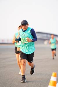 BIB: 5040
                            <button type="button" onclick="openModal(12153886)" class="btn btn-primary btn-sm float-right btn-popup" data-toggle="modal" data-target=".modal-high-quality">
                        <i class="fas fa-shopping-cart"></i> Add to Cart
                    </button>
                                            <button type="button" onclick="isThisMe(12153886, true)" class="btn btn-success btn-sm float-right btn-popup btn-isme hidden" data-toggle="tooltip" data-placement="bottom" title="นี่คือรูปของคุณใช่ไหม คลิกที่นี่เพื่อเอาเข้าอัลบั้ม">
                        <i class="fas fa-plus"></i> Add to album
                    </button>
                    <button type="button" onclick="isThisMe(12153886, false)" class="btn btn-warning btn-sm float-right btn-popup btn-isnotme hidden">
                        <i class="fas fa-ban"></i> Remove from album
                    </button>