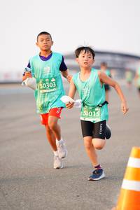 BIB: 50303, 50015
                            <button type="button" onclick="openModal(12163011)" class="btn btn-primary btn-sm float-right btn-popup" data-toggle="modal" data-target=".modal-high-quality">
                        <i class="fas fa-shopping-cart"></i> Add to Cart
                    </button>
                                            <button type="button" onclick="isThisMe(12163011, true)" class="btn btn-success btn-sm float-right btn-popup btn-isme hidden" data-toggle="tooltip" data-placement="bottom" title="นี่คือรูปของคุณใช่ไหม คลิกที่นี่เพื่อเอาเข้าอัลบั้ม">
                        <i class="fas fa-plus"></i> Add to album
                    </button>
                    <button type="button" onclick="isThisMe(12163011, false)" class="btn btn-warning btn-sm float-right btn-popup btn-isnotme hidden">
                        <i class="fas fa-ban"></i> Remove from album
                    </button>