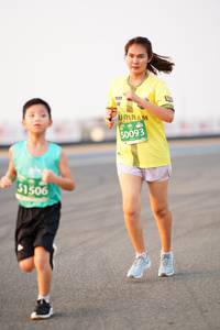 BIB: 50093, 1506
                            <button type="button" onclick="openModal(12163158)" class="btn btn-primary btn-sm float-right btn-popup" data-toggle="modal" data-target=".modal-high-quality">
                        <i class="fas fa-shopping-cart"></i> Add to Cart
                    </button>
                                            <button type="button" onclick="isThisMe(12163158, true)" class="btn btn-success btn-sm float-right btn-popup btn-isme hidden" data-toggle="tooltip" data-placement="bottom" title="นี่คือรูปของคุณใช่ไหม คลิกที่นี่เพื่อเอาเข้าอัลบั้ม">
                        <i class="fas fa-plus"></i> Add to album
                    </button>
                    <button type="button" onclick="isThisMe(12163158, false)" class="btn btn-warning btn-sm float-right btn-popup btn-isnotme hidden">
                        <i class="fas fa-ban"></i> Remove from album
                    </button>