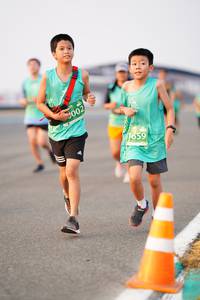 BIB: 002, 1659
                            <button type="button" onclick="openModal(12172684)" class="btn btn-primary btn-sm float-right btn-popup" data-toggle="modal" data-target=".modal-high-quality">
                        <i class="fas fa-shopping-cart"></i> Add to Cart
                    </button>
                                            <button type="button" onclick="isThisMe(12172684, true)" class="btn btn-success btn-sm float-right btn-popup btn-isme hidden" data-toggle="tooltip" data-placement="bottom" title="นี่คือรูปของคุณใช่ไหม คลิกที่นี่เพื่อเอาเข้าอัลบั้ม">
                        <i class="fas fa-plus"></i> Add to album
                    </button>
                    <button type="button" onclick="isThisMe(12172684, false)" class="btn btn-warning btn-sm float-right btn-popup btn-isnotme hidden">
                        <i class="fas fa-ban"></i> Remove from album
                    </button>