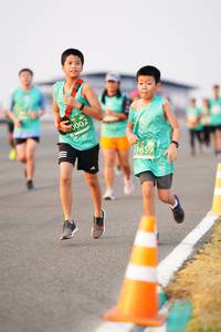 BIB: 0002, 1659
                            <button type="button" onclick="openModal(12172624)" class="btn btn-primary btn-sm float-right btn-popup" data-toggle="modal" data-target=".modal-high-quality">
                        <i class="fas fa-shopping-cart"></i> Add to Cart
                    </button>
                                            <button type="button" onclick="isThisMe(12172624, true)" class="btn btn-success btn-sm float-right btn-popup btn-isme hidden" data-toggle="tooltip" data-placement="bottom" title="นี่คือรูปของคุณใช่ไหม คลิกที่นี่เพื่อเอาเข้าอัลบั้ม">
                        <i class="fas fa-plus"></i> Add to album
                    </button>
                    <button type="button" onclick="isThisMe(12172624, false)" class="btn btn-warning btn-sm float-right btn-popup btn-isnotme hidden">
                        <i class="fas fa-ban"></i> Remove from album
                    </button>