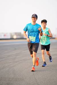 BIB: 0738, 51718
                            <button type="button" onclick="openModal(12159896)" class="btn btn-primary btn-sm float-right btn-popup" data-toggle="modal" data-target=".modal-high-quality">
                        <i class="fas fa-shopping-cart"></i> Add to Cart
                    </button>
                                            <button type="button" onclick="isThisMe(12159896, true)" class="btn btn-success btn-sm float-right btn-popup btn-isme hidden" data-toggle="tooltip" data-placement="bottom" title="นี่คือรูปของคุณใช่ไหม คลิกที่นี่เพื่อเอาเข้าอัลบั้ม">
                        <i class="fas fa-plus"></i> Add to album
                    </button>
                    <button type="button" onclick="isThisMe(12159896, false)" class="btn btn-warning btn-sm float-right btn-popup btn-isnotme hidden">
                        <i class="fas fa-ban"></i> Remove from album
                    </button>