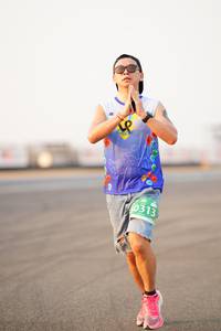 BIB: 0313
                            <button type="button" onclick="openModal(12140714)" class="btn btn-primary btn-sm float-right btn-popup" data-toggle="modal" data-target=".modal-high-quality">
                        <i class="fas fa-shopping-cart"></i> Add to Cart
                    </button>
                                            <button type="button" onclick="isThisMe(12140714, true)" class="btn btn-success btn-sm float-right btn-popup btn-isme hidden" data-toggle="tooltip" data-placement="bottom" title="นี่คือรูปของคุณใช่ไหม คลิกที่นี่เพื่อเอาเข้าอัลบั้ม">
                        <i class="fas fa-plus"></i> Add to album
                    </button>
                    <button type="button" onclick="isThisMe(12140714, false)" class="btn btn-warning btn-sm float-right btn-popup btn-isnotme hidden">
                        <i class="fas fa-ban"></i> Remove from album
                    </button>