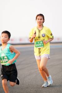 BIB: 50093, 506
                            <button type="button" onclick="openModal(12163195)" class="btn btn-primary btn-sm float-right btn-popup" data-toggle="modal" data-target=".modal-high-quality">
                        <i class="fas fa-shopping-cart"></i> Add to Cart
                    </button>
                                            <button type="button" onclick="isThisMe(12163195, true)" class="btn btn-success btn-sm float-right btn-popup btn-isme hidden" data-toggle="tooltip" data-placement="bottom" title="นี่คือรูปของคุณใช่ไหม คลิกที่นี่เพื่อเอาเข้าอัลบั้ม">
                        <i class="fas fa-plus"></i> Add to album
                    </button>
                    <button type="button" onclick="isThisMe(12163195, false)" class="btn btn-warning btn-sm float-right btn-popup btn-isnotme hidden">
                        <i class="fas fa-ban"></i> Remove from album
                    </button>