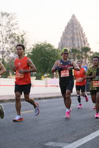 BIB: 26680, 21869, 2009
                            <button type="button" onclick="openModal(11133166)" class="btn btn-primary btn-sm float-right btn-popup" data-toggle="modal" data-target=".modal-high-quality">
                        <i class="fas fa-shopping-cart"></i> Add to Cart
                    </button>
                                            <button type="button" onclick="isThisMe(11133166, true)" class="btn btn-success btn-sm float-right btn-popup btn-isme hidden" data-toggle="tooltip" data-placement="bottom" title="นี่คือรูปของคุณใช่ไหม คลิกที่นี่เพื่อเอาเข้าอัลบั้ม">
                        <i class="fas fa-plus"></i> Add to album
                    </button>
                    <button type="button" onclick="isThisMe(11133166, false)" class="btn btn-warning btn-sm float-right btn-popup btn-isnotme hidden">
                        <i class="fas fa-ban"></i> Remove from album
                    </button>