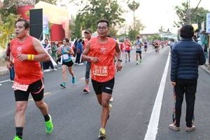 BIB: 21138, 154
                            <button type="button" onclick="openModal(11047724)" class="btn btn-primary btn-sm float-right btn-popup" data-toggle="modal" data-target=".modal-high-quality">
                        <i class="fas fa-shopping-cart"></i> Add to Cart
                    </button>
                                            <button type="button" onclick="isThisMe(11047724, true)" class="btn btn-success btn-sm float-right btn-popup btn-isme hidden" data-toggle="tooltip" data-placement="bottom" title="นี่คือรูปของคุณใช่ไหม คลิกที่นี่เพื่อเอาเข้าอัลบั้ม">
                        <i class="fas fa-plus"></i> Add to album
                    </button>
                    <button type="button" onclick="isThisMe(11047724, false)" class="btn btn-warning btn-sm float-right btn-popup btn-isnotme hidden">
                        <i class="fas fa-ban"></i> Remove from album
                    </button>