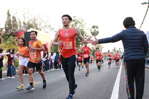 BIB: 21228, 21253
                            <button type="button" onclick="openModal(11040826)" class="btn btn-primary btn-sm float-right btn-popup" data-toggle="modal" data-target=".modal-high-quality">
                        <i class="fas fa-shopping-cart"></i> Add to Cart
                    </button>
                                            <button type="button" onclick="isThisMe(11040826, true)" class="btn btn-success btn-sm float-right btn-popup btn-isme hidden" data-toggle="tooltip" data-placement="bottom" title="นี่คือรูปของคุณใช่ไหม คลิกที่นี่เพื่อเอาเข้าอัลบั้ม">
                        <i class="fas fa-plus"></i> Add to album
                    </button>
                    <button type="button" onclick="isThisMe(11040826, false)" class="btn btn-warning btn-sm float-right btn-popup btn-isnotme hidden">
                        <i class="fas fa-ban"></i> Remove from album
                    </button>