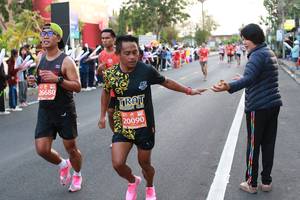 BIB: 26680, 20090
                            <button type="button" onclick="openModal(11035558)" class="btn btn-primary btn-sm float-right btn-popup" data-toggle="modal" data-target=".modal-high-quality">
                        <i class="fas fa-shopping-cart"></i> Add to Cart
                    </button>
                                            <button type="button" onclick="isThisMe(11035558, true)" class="btn btn-success btn-sm float-right btn-popup btn-isme hidden" data-toggle="tooltip" data-placement="bottom" title="นี่คือรูปของคุณใช่ไหม คลิกที่นี่เพื่อเอาเข้าอัลบั้ม">
                        <i class="fas fa-plus"></i> Add to album
                    </button>
                    <button type="button" onclick="isThisMe(11035558, false)" class="btn btn-warning btn-sm float-right btn-popup btn-isnotme hidden">
                        <i class="fas fa-ban"></i> Remove from album
                    </button>