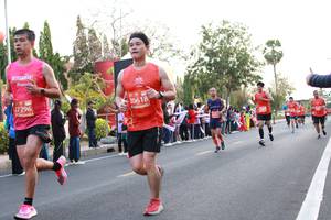 BIB: 27296, 20618
                            <button type="button" onclick="openModal(11042690)" class="btn btn-primary btn-sm float-right btn-popup" data-toggle="modal" data-target=".modal-high-quality">
                        <i class="fas fa-shopping-cart"></i> Add to Cart
                    </button>
                                            <button type="button" onclick="isThisMe(11042690, true)" class="btn btn-success btn-sm float-right btn-popup btn-isme hidden" data-toggle="tooltip" data-placement="bottom" title="นี่คือรูปของคุณใช่ไหม คลิกที่นี่เพื่อเอาเข้าอัลบั้ม">
                        <i class="fas fa-plus"></i> Add to album
                    </button>
                    <button type="button" onclick="isThisMe(11042690, false)" class="btn btn-warning btn-sm float-right btn-popup btn-isnotme hidden">
                        <i class="fas fa-ban"></i> Remove from album
                    </button>