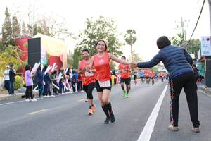 BIB: 23101
                            <button type="button" onclick="openModal(11044832)" class="btn btn-primary btn-sm float-right btn-popup" data-toggle="modal" data-target=".modal-high-quality">
                        <i class="fas fa-shopping-cart"></i> Add to Cart
                    </button>
                                            <button type="button" onclick="isThisMe(11044832, true)" class="btn btn-success btn-sm float-right btn-popup btn-isme hidden" data-toggle="tooltip" data-placement="bottom" title="นี่คือรูปของคุณใช่ไหม คลิกที่นี่เพื่อเอาเข้าอัลบั้ม">
                        <i class="fas fa-plus"></i> Add to album
                    </button>
                    <button type="button" onclick="isThisMe(11044832, false)" class="btn btn-warning btn-sm float-right btn-popup btn-isnotme hidden">
                        <i class="fas fa-ban"></i> Remove from album
                    </button>