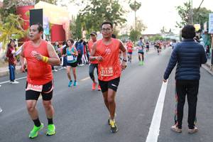 BIB: 21138, 034
                            <button type="button" onclick="openModal(11047289)" class="btn btn-primary btn-sm float-right btn-popup" data-toggle="modal" data-target=".modal-high-quality">
                        <i class="fas fa-shopping-cart"></i> Add to Cart
                    </button>
                                            <button type="button" onclick="isThisMe(11047289, true)" class="btn btn-success btn-sm float-right btn-popup btn-isme hidden" data-toggle="tooltip" data-placement="bottom" title="นี่คือรูปของคุณใช่ไหม คลิกที่นี่เพื่อเอาเข้าอัลบั้ม">
                        <i class="fas fa-plus"></i> Add to album
                    </button>
                    <button type="button" onclick="isThisMe(11047289, false)" class="btn btn-warning btn-sm float-right btn-popup btn-isnotme hidden">
                        <i class="fas fa-ban"></i> Remove from album
                    </button>