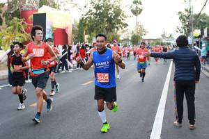 BIB: 27513, 26454
                            <button type="button" onclick="openModal(11506019)" class="btn btn-primary btn-sm float-right btn-popup" data-toggle="modal" data-target=".modal-high-quality">
                        <i class="fas fa-shopping-cart"></i> Add to Cart
                    </button>
                                            <button type="button" onclick="isThisMe(11506019, true)" class="btn btn-success btn-sm float-right btn-popup btn-isme hidden" data-toggle="tooltip" data-placement="bottom" title="นี่คือรูปของคุณใช่ไหม คลิกที่นี่เพื่อเอาเข้าอัลบั้ม">
                        <i class="fas fa-plus"></i> Add to album
                    </button>
                    <button type="button" onclick="isThisMe(11506019, false)" class="btn btn-warning btn-sm float-right btn-popup btn-isnotme hidden">
                        <i class="fas fa-ban"></i> Remove from album
                    </button>