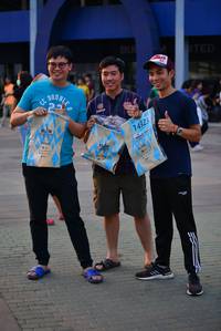 BIB: 14323
                            <button type="button" onclick="openModal(10532471)" class="btn btn-primary btn-sm float-right btn-popup" data-toggle="modal" data-target=".modal-high-quality">
                        <i class="fas fa-shopping-cart"></i> Add to Cart
                    </button>
                                            <button type="button" onclick="isThisMe(10532471, true)" class="btn btn-success btn-sm float-right btn-popup btn-isme hidden" data-toggle="tooltip" data-placement="bottom" title="นี่คือรูปของคุณใช่ไหม คลิกที่นี่เพื่อเอาเข้าอัลบั้ม">
                        <i class="fas fa-plus"></i> Add to album
                    </button>
                    <button type="button" onclick="isThisMe(10532471, false)" class="btn btn-warning btn-sm float-right btn-popup btn-isnotme hidden">
                        <i class="fas fa-ban"></i> Remove from album
                    </button>