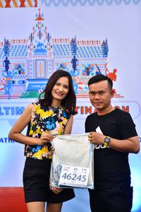 BIB: 46245
                            <button type="button" onclick="openModal(10560917)" class="btn btn-primary btn-sm float-right btn-popup" data-toggle="modal" data-target=".modal-high-quality">
                        <i class="fas fa-shopping-cart"></i> Add to Cart
                    </button>
                                            <button type="button" onclick="isThisMe(10560917, true)" class="btn btn-success btn-sm float-right btn-popup btn-isme hidden" data-toggle="tooltip" data-placement="bottom" title="นี่คือรูปของคุณใช่ไหม คลิกที่นี่เพื่อเอาเข้าอัลบั้ม">
                        <i class="fas fa-plus"></i> Add to album
                    </button>
                    <button type="button" onclick="isThisMe(10560917, false)" class="btn btn-warning btn-sm float-right btn-popup btn-isnotme hidden">
                        <i class="fas fa-ban"></i> Remove from album
                    </button>