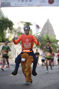 BIB: 20234
                            <button type="button" onclick="openModal(11293643)" class="btn btn-primary btn-sm float-right btn-popup" data-toggle="modal" data-target=".modal-high-quality">
                        <i class="fas fa-shopping-cart"></i> Add to Cart
                    </button>
                                            <button type="button" onclick="isThisMe(11293643, true)" class="btn btn-success btn-sm float-right btn-popup btn-isme hidden" data-toggle="tooltip" data-placement="bottom" title="นี่คือรูปของคุณใช่ไหม คลิกที่นี่เพื่อเอาเข้าอัลบั้ม">
                        <i class="fas fa-plus"></i> Add to album
                    </button>
                    <button type="button" onclick="isThisMe(11293643, false)" class="btn btn-warning btn-sm float-right btn-popup btn-isnotme hidden">
                        <i class="fas fa-ban"></i> Remove from album
                    </button>