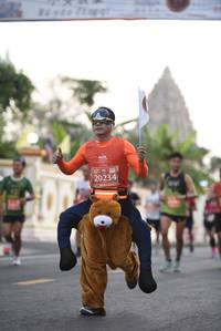 BIB: 20234
                            <button type="button" onclick="openModal(11293621)" class="btn btn-primary btn-sm float-right btn-popup" data-toggle="modal" data-target=".modal-high-quality">
                        <i class="fas fa-shopping-cart"></i> Add to Cart
                    </button>
                                            <button type="button" onclick="isThisMe(11293621, true)" class="btn btn-success btn-sm float-right btn-popup btn-isme hidden" data-toggle="tooltip" data-placement="bottom" title="นี่คือรูปของคุณใช่ไหม คลิกที่นี่เพื่อเอาเข้าอัลบั้ม">
                        <i class="fas fa-plus"></i> Add to album
                    </button>
                    <button type="button" onclick="isThisMe(11293621, false)" class="btn btn-warning btn-sm float-right btn-popup btn-isnotme hidden">
                        <i class="fas fa-ban"></i> Remove from album
                    </button>