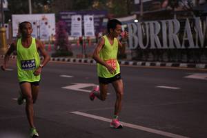 BIB: 44454, 0356
                            <button type="button" onclick="openModal(11210139)" class="btn btn-primary btn-sm float-right btn-popup" data-toggle="modal" data-target=".modal-high-quality">
                        <i class="fas fa-shopping-cart"></i> Add to Cart
                    </button>
                                            <button type="button" onclick="isThisMe(11210139, true)" class="btn btn-success btn-sm float-right btn-popup btn-isme hidden" data-toggle="tooltip" data-placement="bottom" title="นี่คือรูปของคุณใช่ไหม คลิกที่นี่เพื่อเอาเข้าอัลบั้ม">
                        <i class="fas fa-plus"></i> Add to album
                    </button>
                    <button type="button" onclick="isThisMe(11210139, false)" class="btn btn-warning btn-sm float-right btn-popup btn-isnotme hidden">
                        <i class="fas fa-ban"></i> Remove from album
                    </button>