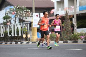 BIB: 2018, 2900
                            <button type="button" onclick="openModal(11249856)" class="btn btn-primary btn-sm float-right btn-popup" data-toggle="modal" data-target=".modal-high-quality">
                        <i class="fas fa-shopping-cart"></i> Add to Cart
                    </button>
                                            <button type="button" onclick="isThisMe(11249856, true)" class="btn btn-success btn-sm float-right btn-popup btn-isme hidden" data-toggle="tooltip" data-placement="bottom" title="นี่คือรูปของคุณใช่ไหม คลิกที่นี่เพื่อเอาเข้าอัลบั้ม">
                        <i class="fas fa-plus"></i> Add to album
                    </button>
                    <button type="button" onclick="isThisMe(11249856, false)" class="btn btn-warning btn-sm float-right btn-popup btn-isnotme hidden">
                        <i class="fas fa-ban"></i> Remove from album
                    </button>