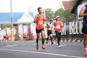 BIB: 26255, 23042
                            <button type="button" onclick="openModal(11250613)" class="btn btn-primary btn-sm float-right btn-popup" data-toggle="modal" data-target=".modal-high-quality">
                        <i class="fas fa-shopping-cart"></i> Add to Cart
                    </button>
                                            <button type="button" onclick="isThisMe(11250613, true)" class="btn btn-success btn-sm float-right btn-popup btn-isme hidden" data-toggle="tooltip" data-placement="bottom" title="นี่คือรูปของคุณใช่ไหม คลิกที่นี่เพื่อเอาเข้าอัลบั้ม">
                        <i class="fas fa-plus"></i> Add to album
                    </button>
                    <button type="button" onclick="isThisMe(11250613, false)" class="btn btn-warning btn-sm float-right btn-popup btn-isnotme hidden">
                        <i class="fas fa-ban"></i> Remove from album
                    </button>