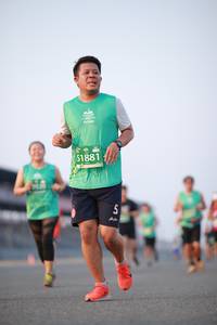 BIB: 1881
                            <button type="button" onclick="openModal(10538162)" class="btn btn-primary btn-sm float-right btn-popup" data-toggle="modal" data-target=".modal-high-quality">
                        <i class="fas fa-shopping-cart"></i> Add to Cart
                    </button>
                                            <button type="button" onclick="isThisMe(10538162, true)" class="btn btn-success btn-sm float-right btn-popup btn-isme hidden" data-toggle="tooltip" data-placement="bottom" title="นี่คือรูปของคุณใช่ไหม คลิกที่นี่เพื่อเอาเข้าอัลบั้ม">
                        <i class="fas fa-plus"></i> Add to album
                    </button>
                    <button type="button" onclick="isThisMe(10538162, false)" class="btn btn-warning btn-sm float-right btn-popup btn-isnotme hidden">
                        <i class="fas fa-ban"></i> Remove from album
                    </button>