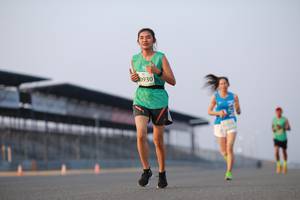 BIB: 0930
                            <button type="button" onclick="openModal(10533640)" class="btn btn-primary btn-sm float-right btn-popup" data-toggle="modal" data-target=".modal-high-quality">
                        <i class="fas fa-shopping-cart"></i> Add to Cart
                    </button>
                                            <button type="button" onclick="isThisMe(10533640, true)" class="btn btn-success btn-sm float-right btn-popup btn-isme hidden" data-toggle="tooltip" data-placement="bottom" title="นี่คือรูปของคุณใช่ไหม คลิกที่นี่เพื่อเอาเข้าอัลบั้ม">
                        <i class="fas fa-plus"></i> Add to album
                    </button>
                    <button type="button" onclick="isThisMe(10533640, false)" class="btn btn-warning btn-sm float-right btn-popup btn-isnotme hidden">
                        <i class="fas fa-ban"></i> Remove from album
                    </button>