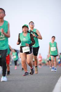 BIB: 52625
                            <button type="button" onclick="openModal(10541257)" class="btn btn-primary btn-sm float-right btn-popup" data-toggle="modal" data-target=".modal-high-quality">
                        <i class="fas fa-shopping-cart"></i> Add to Cart
                    </button>
                                            <button type="button" onclick="isThisMe(10541257, true)" class="btn btn-success btn-sm float-right btn-popup btn-isme hidden" data-toggle="tooltip" data-placement="bottom" title="นี่คือรูปของคุณใช่ไหม คลิกที่นี่เพื่อเอาเข้าอัลบั้ม">
                        <i class="fas fa-plus"></i> Add to album
                    </button>
                    <button type="button" onclick="isThisMe(10541257, false)" class="btn btn-warning btn-sm float-right btn-popup btn-isnotme hidden">
                        <i class="fas fa-ban"></i> Remove from album
                    </button>