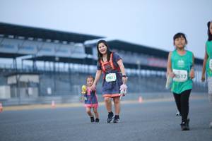 BIB: 0512, 50853
                            <button type="button" onclick="openModal(10563711)" class="btn btn-primary btn-sm float-right btn-popup" data-toggle="modal" data-target=".modal-high-quality">
                        <i class="fas fa-shopping-cart"></i> Add to Cart
                    </button>
                                            <button type="button" onclick="isThisMe(10563711, true)" class="btn btn-success btn-sm float-right btn-popup btn-isme hidden" data-toggle="tooltip" data-placement="bottom" title="นี่คือรูปของคุณใช่ไหม คลิกที่นี่เพื่อเอาเข้าอัลบั้ม">
                        <i class="fas fa-plus"></i> Add to album
                    </button>
                    <button type="button" onclick="isThisMe(10563711, false)" class="btn btn-warning btn-sm float-right btn-popup btn-isnotme hidden">
                        <i class="fas fa-ban"></i> Remove from album
                    </button>