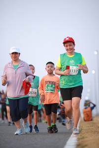 BIB: 8137, 52085, 0518
                            <button type="button" onclick="openModal(10541760)" class="btn btn-primary btn-sm float-right btn-popup" data-toggle="modal" data-target=".modal-high-quality">
                        <i class="fas fa-shopping-cart"></i> Add to Cart
                    </button>
                                            <button type="button" onclick="isThisMe(10541760, true)" class="btn btn-success btn-sm float-right btn-popup btn-isme hidden" data-toggle="tooltip" data-placement="bottom" title="นี่คือรูปของคุณใช่ไหม คลิกที่นี่เพื่อเอาเข้าอัลบั้ม">
                        <i class="fas fa-plus"></i> Add to album
                    </button>
                    <button type="button" onclick="isThisMe(10541760, false)" class="btn btn-warning btn-sm float-right btn-popup btn-isnotme hidden">
                        <i class="fas fa-ban"></i> Remove from album
                    </button>