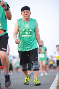 BIB: 52021
                            <button type="button" onclick="openModal(10542376)" class="btn btn-primary btn-sm float-right btn-popup" data-toggle="modal" data-target=".modal-high-quality">
                        <i class="fas fa-shopping-cart"></i> Add to Cart
                    </button>
                                            <button type="button" onclick="isThisMe(10542376, true)" class="btn btn-success btn-sm float-right btn-popup btn-isme hidden" data-toggle="tooltip" data-placement="bottom" title="นี่คือรูปของคุณใช่ไหม คลิกที่นี่เพื่อเอาเข้าอัลบั้ม">
                        <i class="fas fa-plus"></i> Add to album
                    </button>
                    <button type="button" onclick="isThisMe(10542376, false)" class="btn btn-warning btn-sm float-right btn-popup btn-isnotme hidden">
                        <i class="fas fa-ban"></i> Remove from album
                    </button>