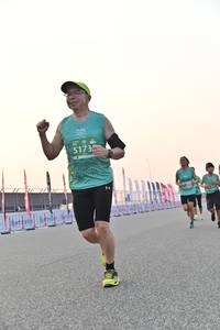 BIB: 5173
                            <button type="button" onclick="openModal(10478766)" class="btn btn-primary btn-sm float-right btn-popup" data-toggle="modal" data-target=".modal-high-quality">
                        <i class="fas fa-shopping-cart"></i> Add to Cart
                    </button>
                                            <button type="button" onclick="isThisMe(10478766, true)" class="btn btn-success btn-sm float-right btn-popup btn-isme hidden" data-toggle="tooltip" data-placement="bottom" title="นี่คือรูปของคุณใช่ไหม คลิกที่นี่เพื่อเอาเข้าอัลบั้ม">
                        <i class="fas fa-plus"></i> Add to album
                    </button>
                    <button type="button" onclick="isThisMe(10478766, false)" class="btn btn-warning btn-sm float-right btn-popup btn-isnotme hidden">
                        <i class="fas fa-ban"></i> Remove from album
                    </button>