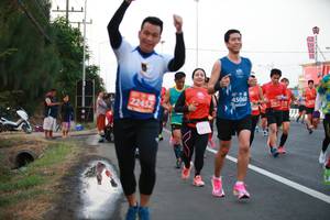 BIB: 22452, 4506, 2918
                            <button type="button" onclick="openModal(12530398)" class="btn btn-primary btn-sm float-right btn-popup" data-toggle="modal" data-target=".modal-high-quality">
                        <i class="fas fa-shopping-cart"></i> Add to Cart
                    </button>
                                            <button type="button" onclick="isThisMe(12530398, true)" class="btn btn-success btn-sm float-right btn-popup btn-isme hidden" data-toggle="tooltip" data-placement="bottom" title="นี่คือรูปของคุณใช่ไหม คลิกที่นี่เพื่อเอาเข้าอัลบั้ม">
                        <i class="fas fa-plus"></i> Add to album
                    </button>
                    <button type="button" onclick="isThisMe(12530398, false)" class="btn btn-warning btn-sm float-right btn-popup btn-isnotme hidden">
                        <i class="fas fa-ban"></i> Remove from album
                    </button>