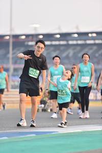 BIB: 50436, 53172, 0013
                            <button type="button" onclick="openModal(10477504)" class="btn btn-primary btn-sm float-right btn-popup" data-toggle="modal" data-target=".modal-high-quality">
                        <i class="fas fa-shopping-cart"></i> Add to Cart
                    </button>
                                            <button type="button" onclick="isThisMe(10477504, true)" class="btn btn-success btn-sm float-right btn-popup btn-isme hidden" data-toggle="tooltip" data-placement="bottom" title="นี่คือรูปของคุณใช่ไหม คลิกที่นี่เพื่อเอาเข้าอัลบั้ม">
                        <i class="fas fa-plus"></i> Add to album
                    </button>
                    <button type="button" onclick="isThisMe(10477504, false)" class="btn btn-warning btn-sm float-right btn-popup btn-isnotme hidden">
                        <i class="fas fa-ban"></i> Remove from album
                    </button>