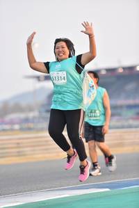 BIB: 51314, 31919
                            <button type="button" onclick="openModal(10478215)" class="btn btn-primary btn-sm float-right btn-popup" data-toggle="modal" data-target=".modal-high-quality">
                        <i class="fas fa-shopping-cart"></i> Add to Cart
                    </button>
                                            <button type="button" onclick="isThisMe(10478215, true)" class="btn btn-success btn-sm float-right btn-popup btn-isme hidden" data-toggle="tooltip" data-placement="bottom" title="นี่คือรูปของคุณใช่ไหม คลิกที่นี่เพื่อเอาเข้าอัลบั้ม">
                        <i class="fas fa-plus"></i> Add to album
                    </button>
                    <button type="button" onclick="isThisMe(10478215, false)" class="btn btn-warning btn-sm float-right btn-popup btn-isnotme hidden">
                        <i class="fas fa-ban"></i> Remove from album
                    </button>