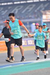 BIB: 0380, 50020, 53184
                            <button type="button" onclick="openModal(10473319)" class="btn btn-primary btn-sm float-right btn-popup" data-toggle="modal" data-target=".modal-high-quality">
                        <i class="fas fa-shopping-cart"></i> Add to Cart
                    </button>
                                            <button type="button" onclick="isThisMe(10473319, true)" class="btn btn-success btn-sm float-right btn-popup btn-isme hidden" data-toggle="tooltip" data-placement="bottom" title="นี่คือรูปของคุณใช่ไหม คลิกที่นี่เพื่อเอาเข้าอัลบั้ม">
                        <i class="fas fa-plus"></i> Add to album
                    </button>
                    <button type="button" onclick="isThisMe(10473319, false)" class="btn btn-warning btn-sm float-right btn-popup btn-isnotme hidden">
                        <i class="fas fa-ban"></i> Remove from album
                    </button>