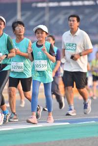 BIB: 50429, 50539, 52788
                            <button type="button" onclick="openModal(10473801)" class="btn btn-primary btn-sm float-right btn-popup" data-toggle="modal" data-target=".modal-high-quality">
                        <i class="fas fa-shopping-cart"></i> Add to Cart
                    </button>
                                            <button type="button" onclick="isThisMe(10473801, true)" class="btn btn-success btn-sm float-right btn-popup btn-isme hidden" data-toggle="tooltip" data-placement="bottom" title="นี่คือรูปของคุณใช่ไหม คลิกที่นี่เพื่อเอาเข้าอัลบั้ม">
                        <i class="fas fa-plus"></i> Add to album
                    </button>
                    <button type="button" onclick="isThisMe(10473801, false)" class="btn btn-warning btn-sm float-right btn-popup btn-isnotme hidden">
                        <i class="fas fa-ban"></i> Remove from album
                    </button>