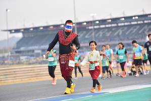 BIB: 509, 1739
                            <button type="button" onclick="openModal(10478427)" class="btn btn-primary btn-sm float-right btn-popup" data-toggle="modal" data-target=".modal-high-quality">
                        <i class="fas fa-shopping-cart"></i> Add to Cart
                    </button>
                                            <button type="button" onclick="isThisMe(10478427, true)" class="btn btn-success btn-sm float-right btn-popup btn-isme hidden" data-toggle="tooltip" data-placement="bottom" title="นี่คือรูปของคุณใช่ไหม คลิกที่นี่เพื่อเอาเข้าอัลบั้ม">
                        <i class="fas fa-plus"></i> Add to album
                    </button>
                    <button type="button" onclick="isThisMe(10478427, false)" class="btn btn-warning btn-sm float-right btn-popup btn-isnotme hidden">
                        <i class="fas fa-ban"></i> Remove from album
                    </button>