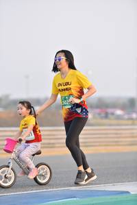 BIB: 502
                            <button type="button" onclick="openModal(10479262)" class="btn btn-primary btn-sm float-right btn-popup" data-toggle="modal" data-target=".modal-high-quality">
                        <i class="fas fa-shopping-cart"></i> Add to Cart
                    </button>
                                            <button type="button" onclick="isThisMe(10479262, true)" class="btn btn-success btn-sm float-right btn-popup btn-isme hidden" data-toggle="tooltip" data-placement="bottom" title="นี่คือรูปของคุณใช่ไหม คลิกที่นี่เพื่อเอาเข้าอัลบั้ม">
                        <i class="fas fa-plus"></i> Add to album
                    </button>
                    <button type="button" onclick="isThisMe(10479262, false)" class="btn btn-warning btn-sm float-right btn-popup btn-isnotme hidden">
                        <i class="fas fa-ban"></i> Remove from album
                    </button>