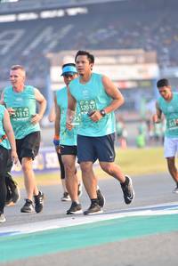 BIB: 52037, 31812
                            <button type="button" onclick="openModal(10451092)" class="btn btn-primary btn-sm float-right btn-popup" data-toggle="modal" data-target=".modal-high-quality">
                        <i class="fas fa-shopping-cart"></i> Add to Cart
                    </button>
                                            <button type="button" onclick="isThisMe(10451092, true)" class="btn btn-success btn-sm float-right btn-popup btn-isme hidden" data-toggle="tooltip" data-placement="bottom" title="นี่คือรูปของคุณใช่ไหม คลิกที่นี่เพื่อเอาเข้าอัลบั้ม">
                        <i class="fas fa-plus"></i> Add to album
                    </button>
                    <button type="button" onclick="isThisMe(10451092, false)" class="btn btn-warning btn-sm float-right btn-popup btn-isnotme hidden">
                        <i class="fas fa-ban"></i> Remove from album
                    </button>