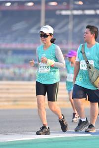 BIB: 533, 52278
                            <button type="button" onclick="openModal(10472689)" class="btn btn-primary btn-sm float-right btn-popup" data-toggle="modal" data-target=".modal-high-quality">
                        <i class="fas fa-shopping-cart"></i> Add to Cart
                    </button>
                                            <button type="button" onclick="isThisMe(10472689, true)" class="btn btn-success btn-sm float-right btn-popup btn-isme hidden" data-toggle="tooltip" data-placement="bottom" title="นี่คือรูปของคุณใช่ไหม คลิกที่นี่เพื่อเอาเข้าอัลบั้ม">
                        <i class="fas fa-plus"></i> Add to album
                    </button>
                    <button type="button" onclick="isThisMe(10472689, false)" class="btn btn-warning btn-sm float-right btn-popup btn-isnotme hidden">
                        <i class="fas fa-ban"></i> Remove from album
                    </button>