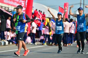 BIB: 0109, 41642, 43398
                            <button type="button" onclick="openModal(11121480)" class="btn btn-primary btn-sm float-right btn-popup" data-toggle="modal" data-target=".modal-high-quality">
                        <i class="fas fa-shopping-cart"></i> Add to Cart
                    </button>
                                            <button type="button" onclick="isThisMe(11121480, true)" class="btn btn-success btn-sm float-right btn-popup btn-isme hidden" data-toggle="tooltip" data-placement="bottom" title="นี่คือรูปของคุณใช่ไหม คลิกที่นี่เพื่อเอาเข้าอัลบั้ม">
                        <i class="fas fa-plus"></i> Add to album
                    </button>
                    <button type="button" onclick="isThisMe(11121480, false)" class="btn btn-warning btn-sm float-right btn-popup btn-isnotme hidden">
                        <i class="fas fa-ban"></i> Remove from album
                    </button>