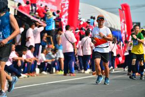 BIB: 314, 80614, 2339
                            <button type="button" onclick="openModal(11107820)" class="btn btn-primary btn-sm float-right btn-popup" data-toggle="modal" data-target=".modal-high-quality">
                        <i class="fas fa-shopping-cart"></i> Add to Cart
                    </button>
                                            <button type="button" onclick="isThisMe(11107820, true)" class="btn btn-success btn-sm float-right btn-popup btn-isme hidden" data-toggle="tooltip" data-placement="bottom" title="นี่คือรูปของคุณใช่ไหม คลิกที่นี่เพื่อเอาเข้าอัลบั้ม">
                        <i class="fas fa-plus"></i> Add to album
                    </button>
                    <button type="button" onclick="isThisMe(11107820, false)" class="btn btn-warning btn-sm float-right btn-popup btn-isnotme hidden">
                        <i class="fas fa-ban"></i> Remove from album
                    </button>