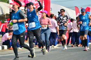 BIB: 44401, 44059
                            <button type="button" onclick="openModal(11105367)" class="btn btn-primary btn-sm float-right btn-popup" data-toggle="modal" data-target=".modal-high-quality">
                        <i class="fas fa-shopping-cart"></i> Add to Cart
                    </button>
                                            <button type="button" onclick="isThisMe(11105367, true)" class="btn btn-success btn-sm float-right btn-popup btn-isme hidden" data-toggle="tooltip" data-placement="bottom" title="นี่คือรูปของคุณใช่ไหม คลิกที่นี่เพื่อเอาเข้าอัลบั้ม">
                        <i class="fas fa-plus"></i> Add to album
                    </button>
                    <button type="button" onclick="isThisMe(11105367, false)" class="btn btn-warning btn-sm float-right btn-popup btn-isnotme hidden">
                        <i class="fas fa-ban"></i> Remove from album
                    </button>