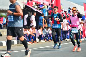 BIB: 6933, 40908, 46251
                            <button type="button" onclick="openModal(11106480)" class="btn btn-primary btn-sm float-right btn-popup" data-toggle="modal" data-target=".modal-high-quality">
                        <i class="fas fa-shopping-cart"></i> Add to Cart
                    </button>
                                            <button type="button" onclick="isThisMe(11106480, true)" class="btn btn-success btn-sm float-right btn-popup btn-isme hidden" data-toggle="tooltip" data-placement="bottom" title="นี่คือรูปของคุณใช่ไหม คลิกที่นี่เพื่อเอาเข้าอัลบั้ม">
                        <i class="fas fa-plus"></i> Add to album
                    </button>
                    <button type="button" onclick="isThisMe(11106480, false)" class="btn btn-warning btn-sm float-right btn-popup btn-isnotme hidden">
                        <i class="fas fa-ban"></i> Remove from album
                    </button>