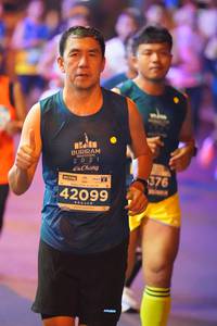 BIB: 021, 376, 42099
                            <button type="button" onclick="openModal(13777219)" class="btn btn-primary btn-sm float-right btn-popup" data-toggle="modal" data-target=".modal-high-quality">
                        <i class="fas fa-shopping-cart"></i> Add to Cart
                    </button>
                                            <button type="button" onclick="isThisMe(13777219, true)" class="btn btn-success btn-sm float-right btn-popup btn-isme hidden" data-toggle="tooltip" data-placement="bottom" title="นี่คือรูปของคุณใช่ไหม คลิกที่นี่เพื่อเอาเข้าอัลบั้ม">
                        <i class="fas fa-plus"></i> Add to album
                    </button>
                    <button type="button" onclick="isThisMe(13777219, false)" class="btn btn-warning btn-sm float-right btn-popup btn-isnotme hidden">
                        <i class="fas fa-ban"></i> Remove from album
                    </button>