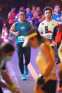 BIB: 41909, 526
                            <button type="button" onclick="openModal(13777103)" class="btn btn-primary btn-sm float-right btn-popup" data-toggle="modal" data-target=".modal-high-quality">
                        <i class="fas fa-shopping-cart"></i> Add to Cart
                    </button>
                                            <button type="button" onclick="isThisMe(13777103, true)" class="btn btn-success btn-sm float-right btn-popup btn-isme hidden" data-toggle="tooltip" data-placement="bottom" title="นี่คือรูปของคุณใช่ไหม คลิกที่นี่เพื่อเอาเข้าอัลบั้ม">
                        <i class="fas fa-plus"></i> Add to album
                    </button>
                    <button type="button" onclick="isThisMe(13777103, false)" class="btn btn-warning btn-sm float-right btn-popup btn-isnotme hidden">
                        <i class="fas fa-ban"></i> Remove from album
                    </button>