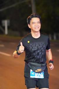 BIB: 4129
                            <button type="button" onclick="openModal(13720468)" class="btn btn-primary btn-sm float-right btn-popup" data-toggle="modal" data-target=".modal-high-quality">
                        <i class="fas fa-shopping-cart"></i> Add to Cart
                    </button>
                                            <button type="button" onclick="isThisMe(13720468, true)" class="btn btn-success btn-sm float-right btn-popup btn-isme hidden" data-toggle="tooltip" data-placement="bottom" title="นี่คือรูปของคุณใช่ไหม คลิกที่นี่เพื่อเอาเข้าอัลบั้ม">
                        <i class="fas fa-plus"></i> Add to album
                    </button>
                    <button type="button" onclick="isThisMe(13720468, false)" class="btn btn-warning btn-sm float-right btn-popup btn-isnotme hidden">
                        <i class="fas fa-ban"></i> Remove from album
                    </button>