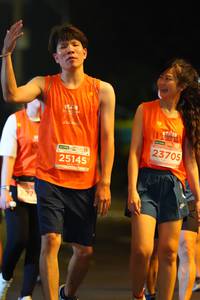 BIB: 23705, 25145
                            <button type="button" onclick="openModal(13873327)" class="btn btn-primary btn-sm float-right btn-popup" data-toggle="modal" data-target=".modal-high-quality">
                        <i class="fas fa-shopping-cart"></i> Add to Cart
                    </button>
                                            <button type="button" onclick="isThisMe(13873327, true)" class="btn btn-success btn-sm float-right btn-popup btn-isme hidden" data-toggle="tooltip" data-placement="bottom" title="นี่คือรูปของคุณใช่ไหม คลิกที่นี่เพื่อเอาเข้าอัลบั้ม">
                        <i class="fas fa-plus"></i> Add to album
                    </button>
                    <button type="button" onclick="isThisMe(13873327, false)" class="btn btn-warning btn-sm float-right btn-popup btn-isnotme hidden">
                        <i class="fas fa-ban"></i> Remove from album
                    </button>